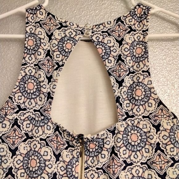 Juniors  Fit & Flare Dress   Size  M - Picture 3 of 6